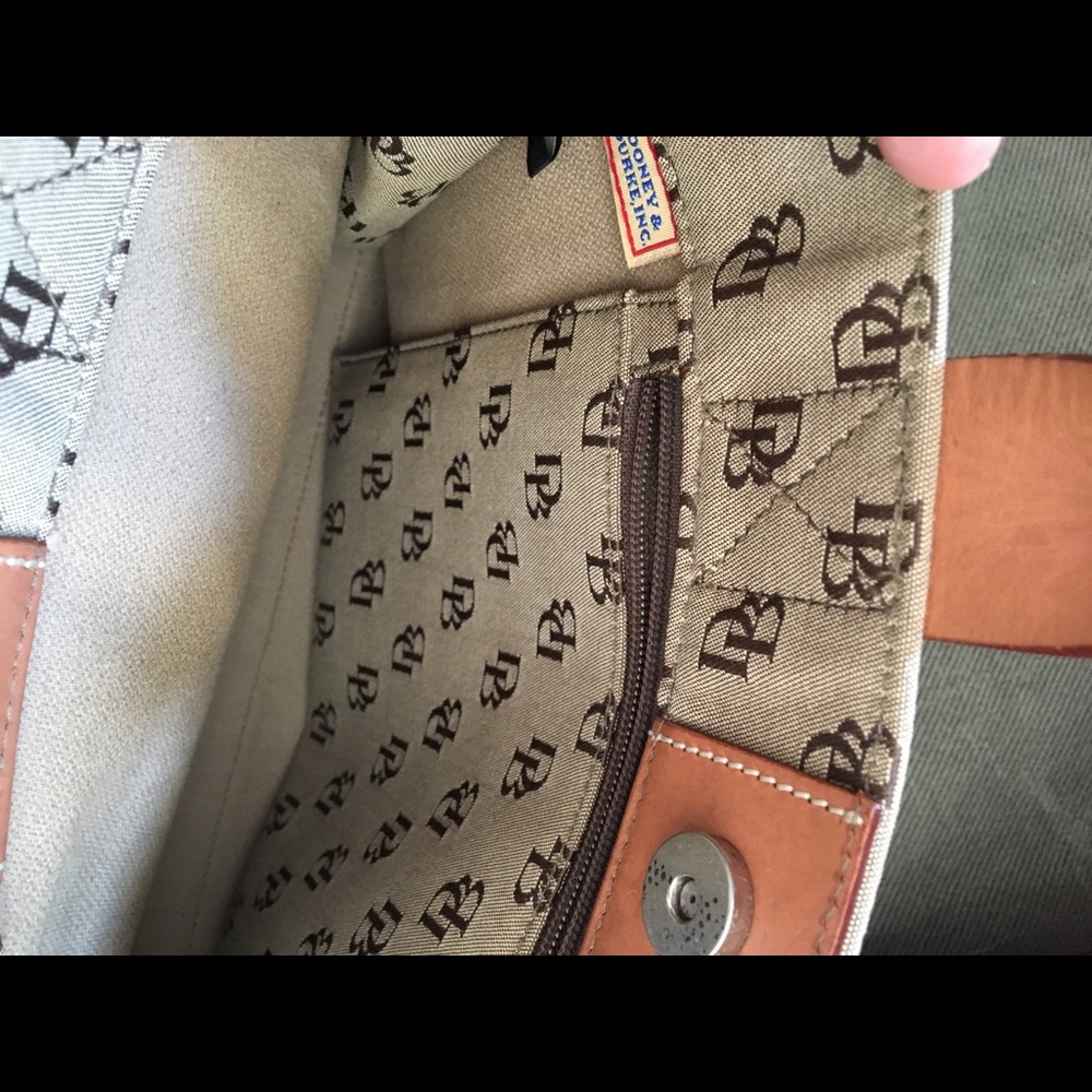 Dooney & Bourke purse - Picture 5 of 5